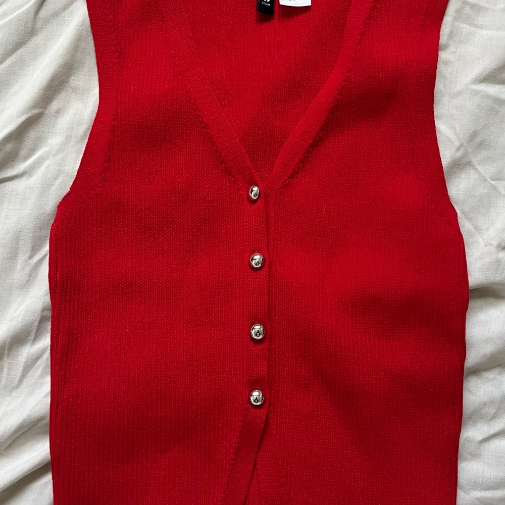H&M Red V-Neck Sleeveless Knit Vest